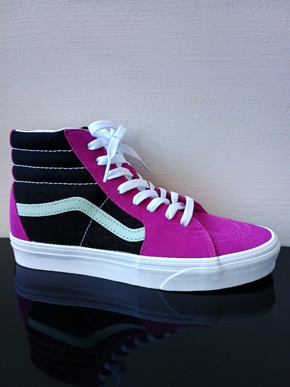 Vans Women Sk8-Hi Sport Vintage Sport Suede/Canvas in Amazing Fuchsia Red/Black